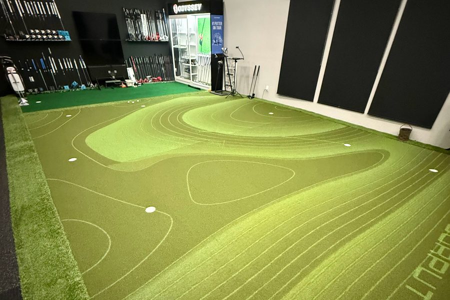 Spring Creek Ranch: a putting green with projected contour lines